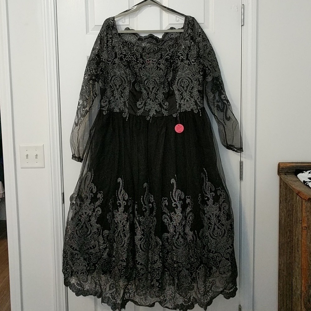 Chi Chi London Curve Lottie dress